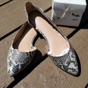 A.N.D EA WY. Women Snake Print Pointy Flats